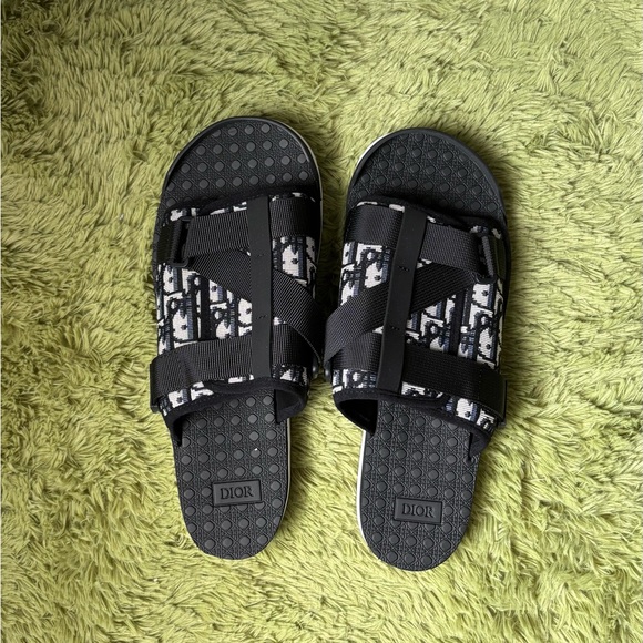 Sandals_&_Flip_Flops